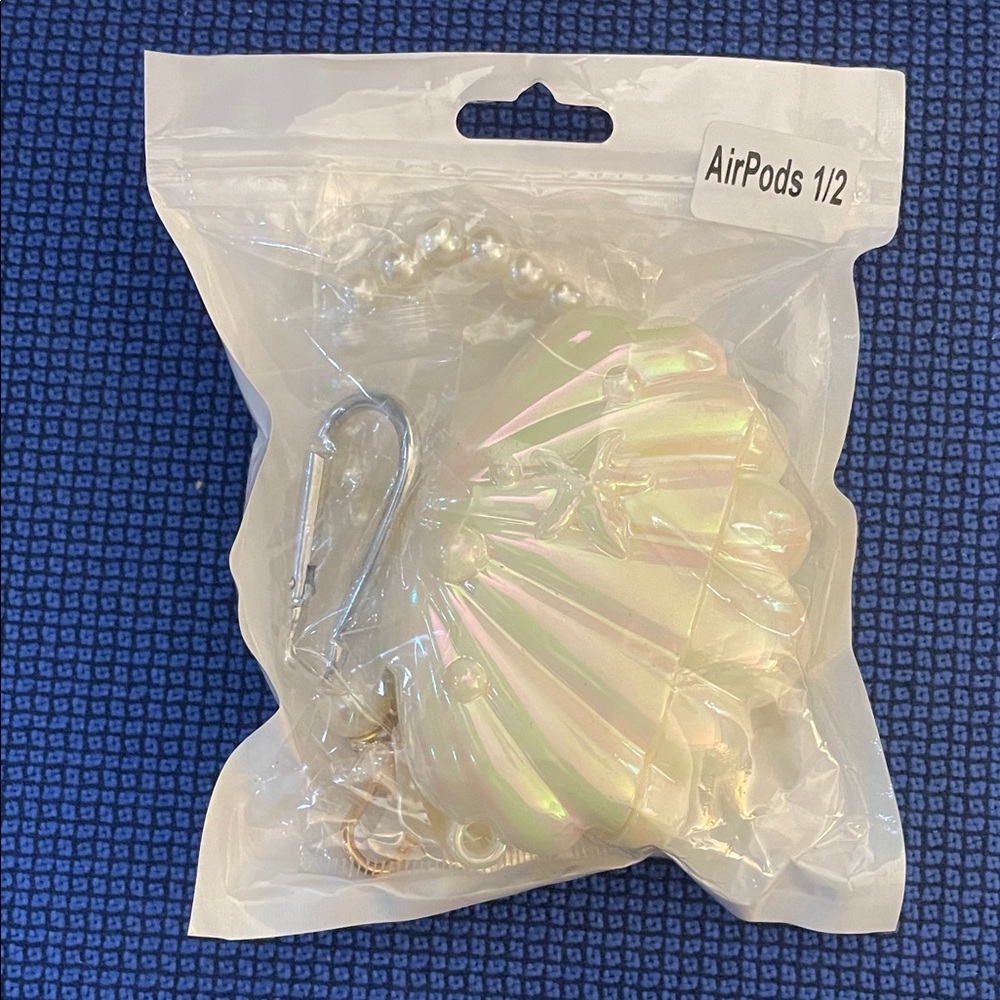 Iridescent Shell AirPods Case with Pearl Wristlet - Picture 4 of 4